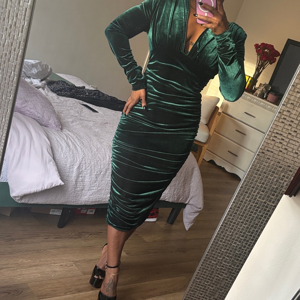SHEIN Deep Green Velvet Long Sleeve Dress